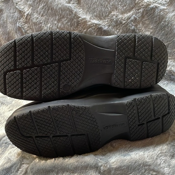 Ultra soft by Red Cross Shoes- size 7.5 leather zip front boots- used - Picture 4 of 7